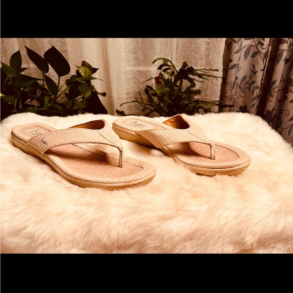 B.O.C beige sandal